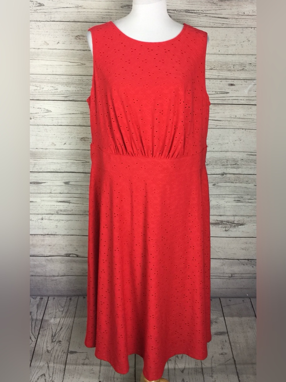 London Times Woman Red Eyelet Lace Overlay Sleeveless Lined Shift Dress Size 16W
